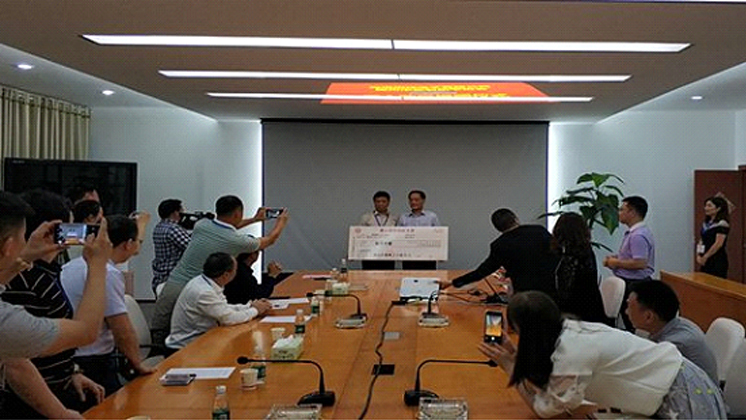 香港宝典资料大全7401向郴州市赤石助学协会捐款