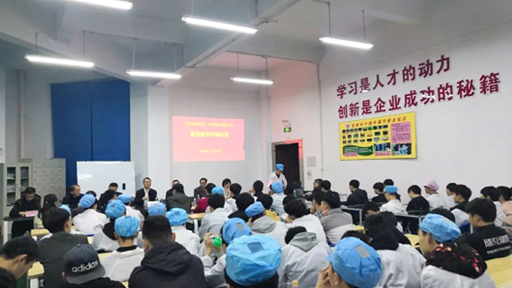 校企合作：香港宝典资料大全7401与郴州技师学院举行联合教学开班仪式