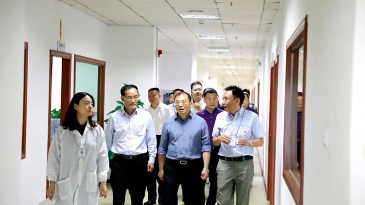 市委常委、市委组织部部长江波走访香港宝典资料大全7401