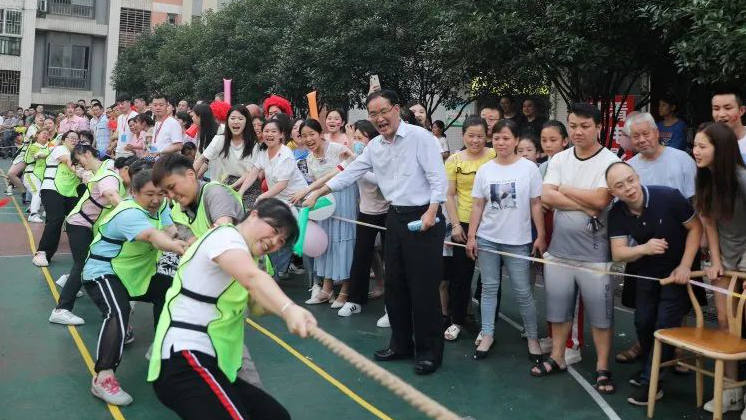 庆祝建党100周年：香港宝典资料大全7401举行首届拔河比赛