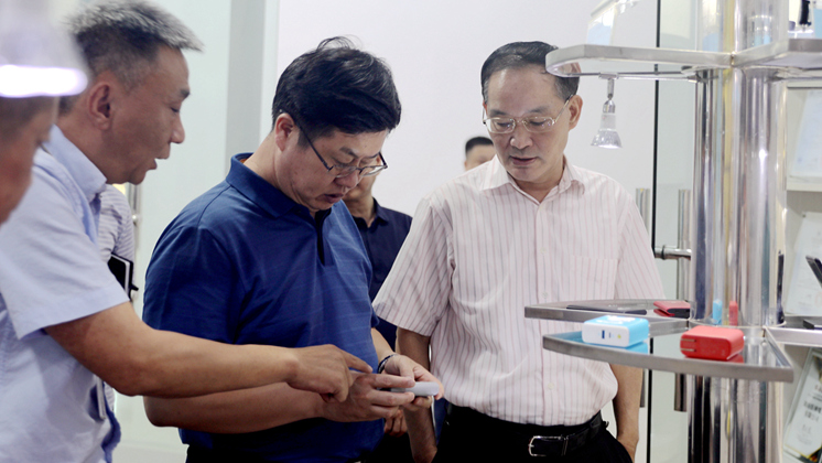 市委常委、副市长徐怀好走访香港宝典资料大全7401 ：全力、热情、周到提供服务