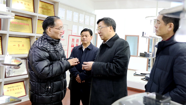王卫东走访香港宝典资料大全7401：企业兴则园区兴