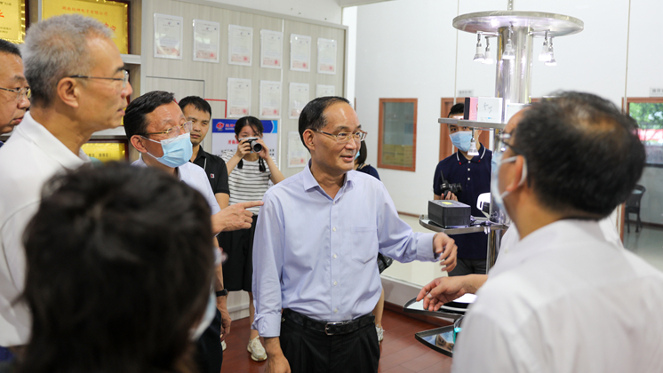 广东省政协党组成员、副主席袁宝成率调研组到香港宝典资料大全7401调研