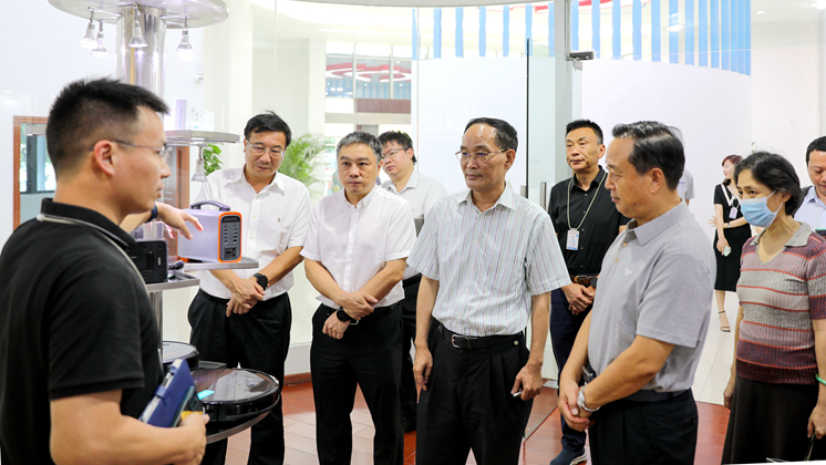 全国政协委员（广东省委原常委、省纪委原书记）黄先耀一行考察香港宝典资料大全7401